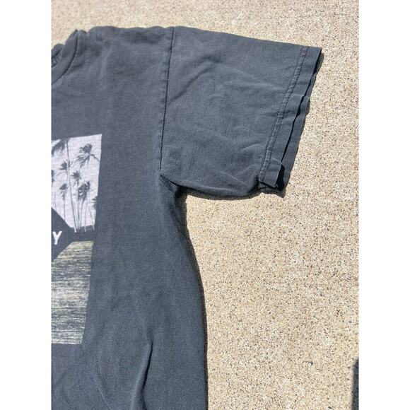 Hurley Top Men Size Small Black Graphic Short Sleeve Crewneck Tee Shirt Casual - Picture 3 of 5